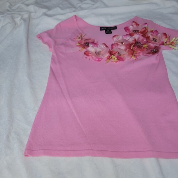 Beautiful pink spring-summer top with  applique flowers - Picture 7 of 7